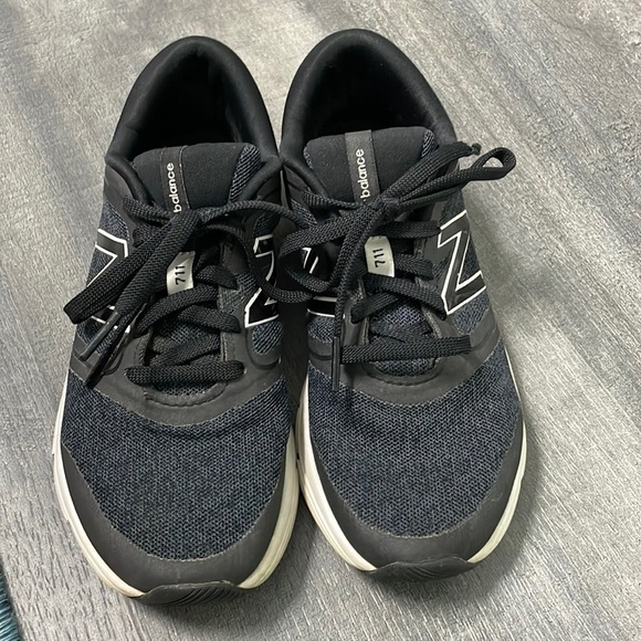 New Balance 711 V3 Navy Blue Black Sneakers Shoes Women’s Size 6.5 - Picture 1 of 8